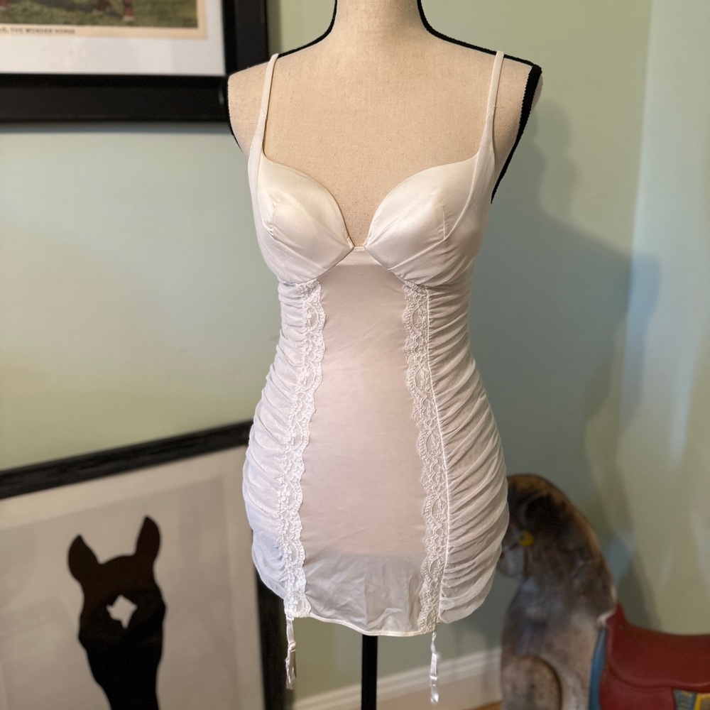 NWT VICTORIA'S SECRET | Ruched Chemise Garters - 34C